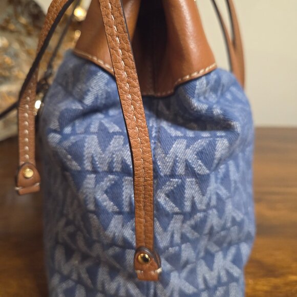 EUC MIchael Kors Signature Denim Shoulder bag - Picture 4 of 12